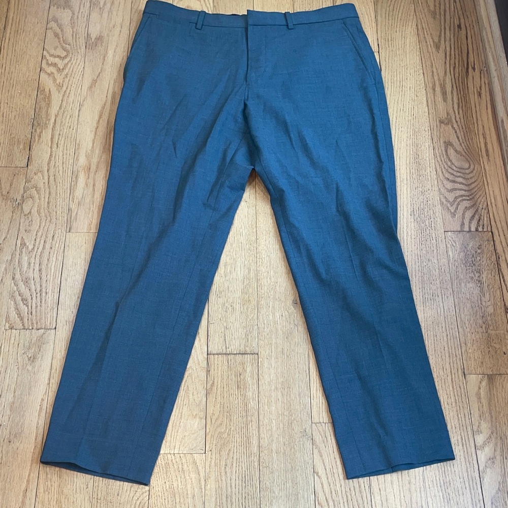 Theory Men's Dress Pants in grey size 32